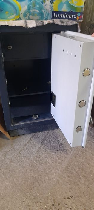 Продам большой сеиф