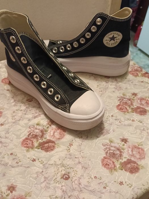 Vând încălțăminte Converse