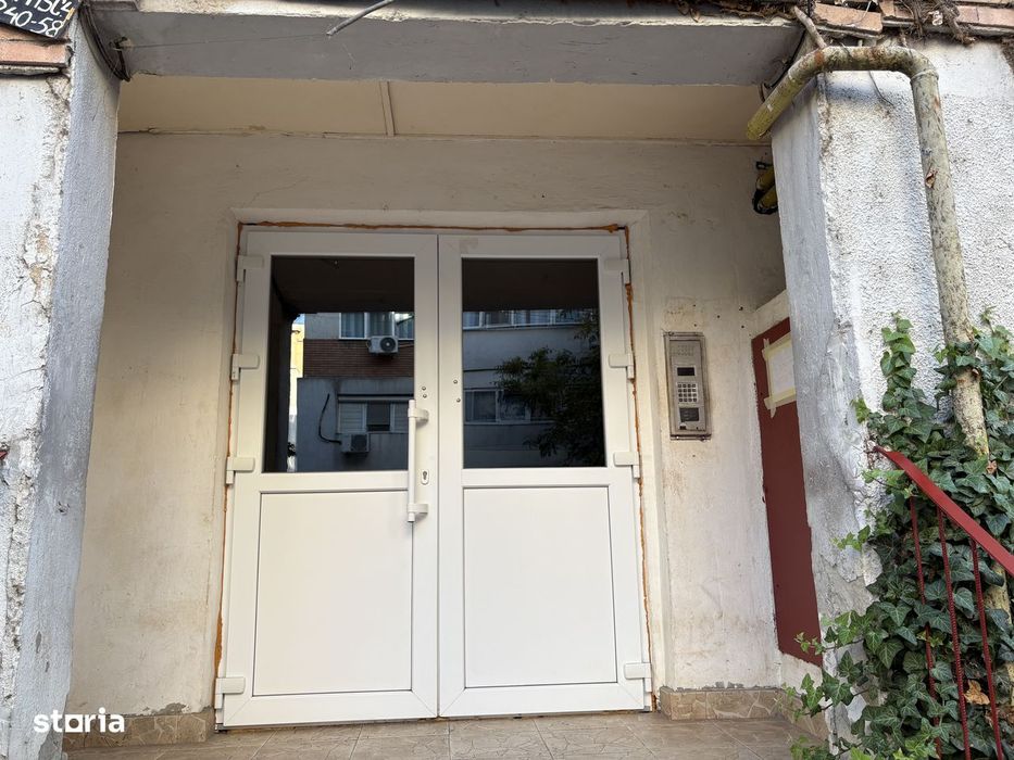 Vând apartament 2 camere, decomandat, zona Vidin