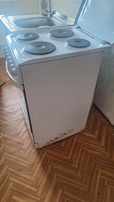 Продам электроплиту 35000
