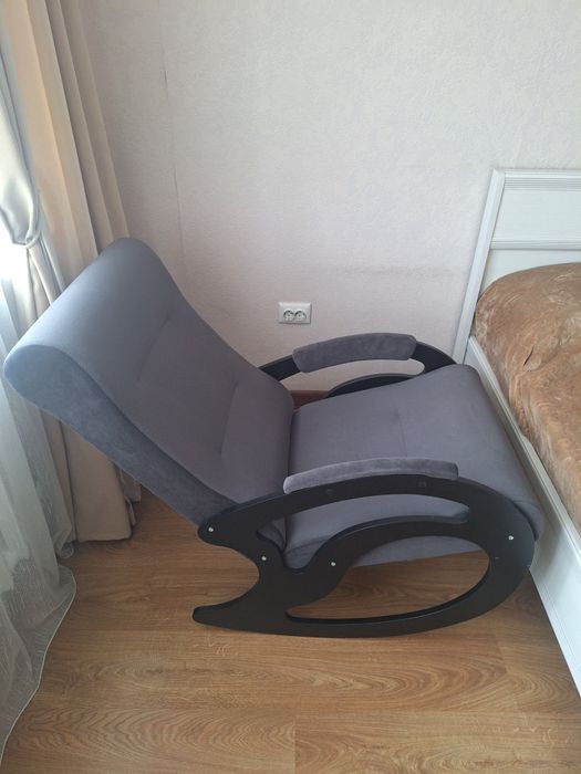 Продам Кресло качалку.