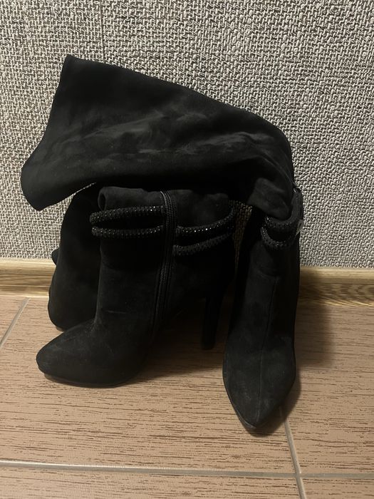 Елегантни ботуши от велур