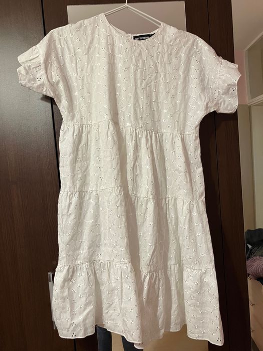 Бяла лятна рокля 34 размер