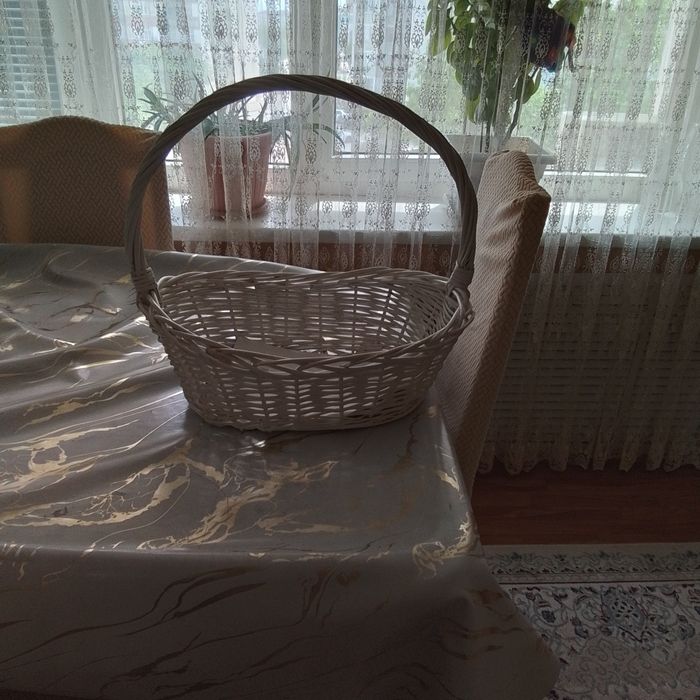 Корзина плетёная.