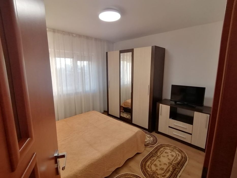 Inchiriez apartament decomandat cu doua camere