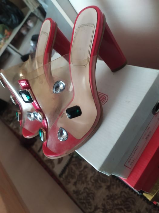 Oyoq kiyimlarni Hammasi 150.000