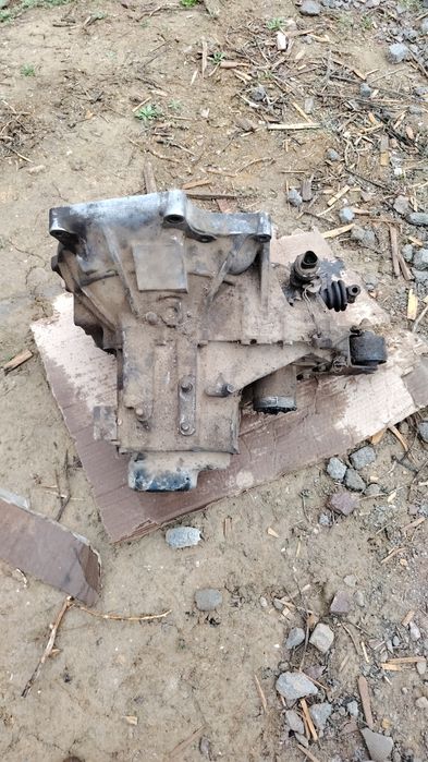 На Мазду 323 есть запчасти