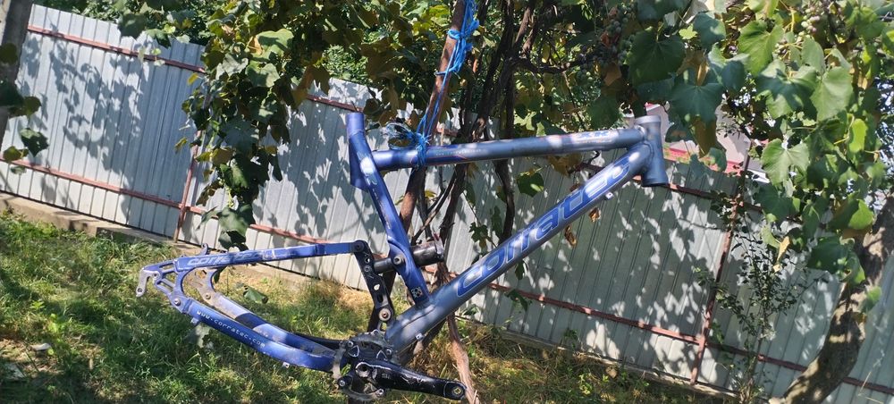 Vând cadru carrotec full suspension