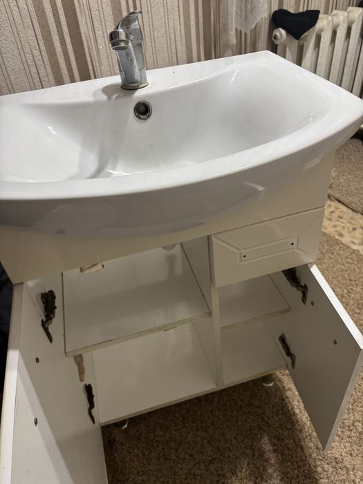 Раковина с тумбой