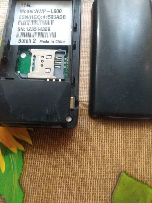 Сотовый телефон кнопочный.