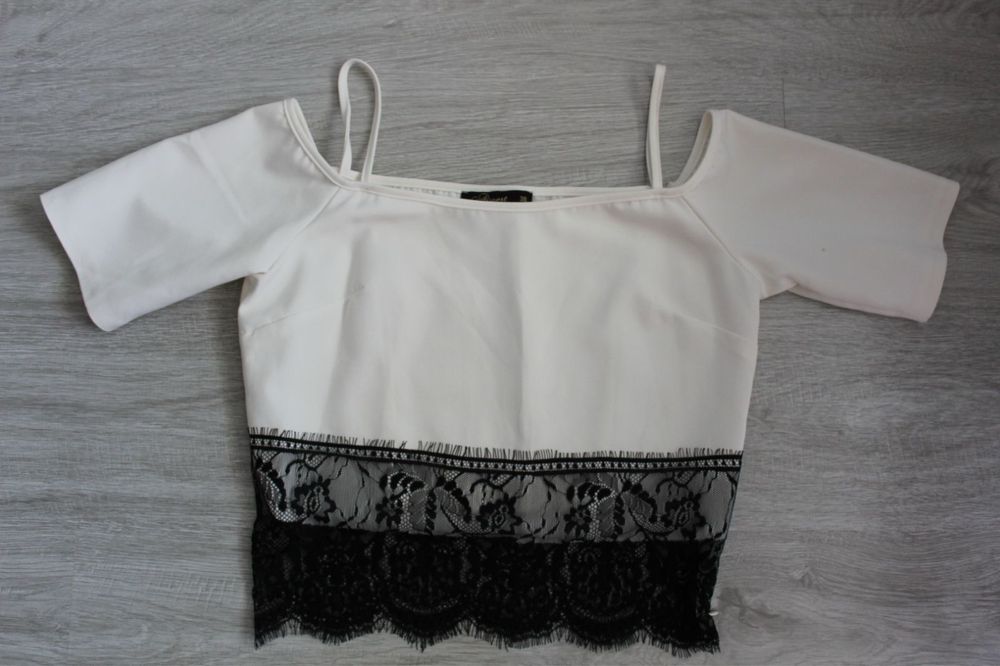 Дамска блуза с дантела