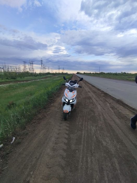 Продам скутер, m8