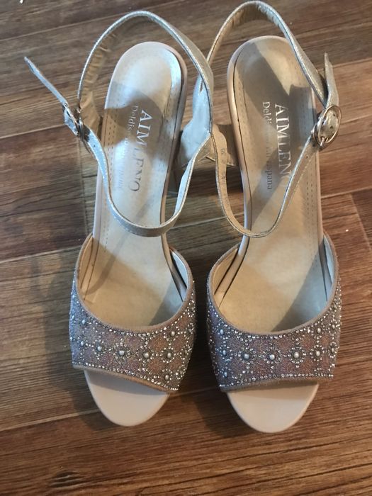 Продам босоножки