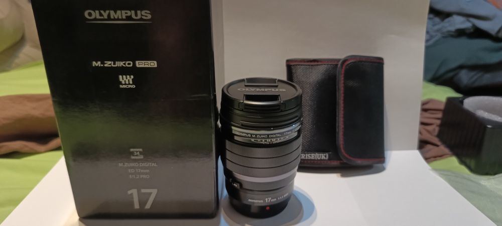 Olympus 17mm f1.2 PRO