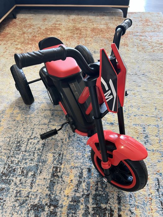 Tricicleta cu pedale pentru bebe