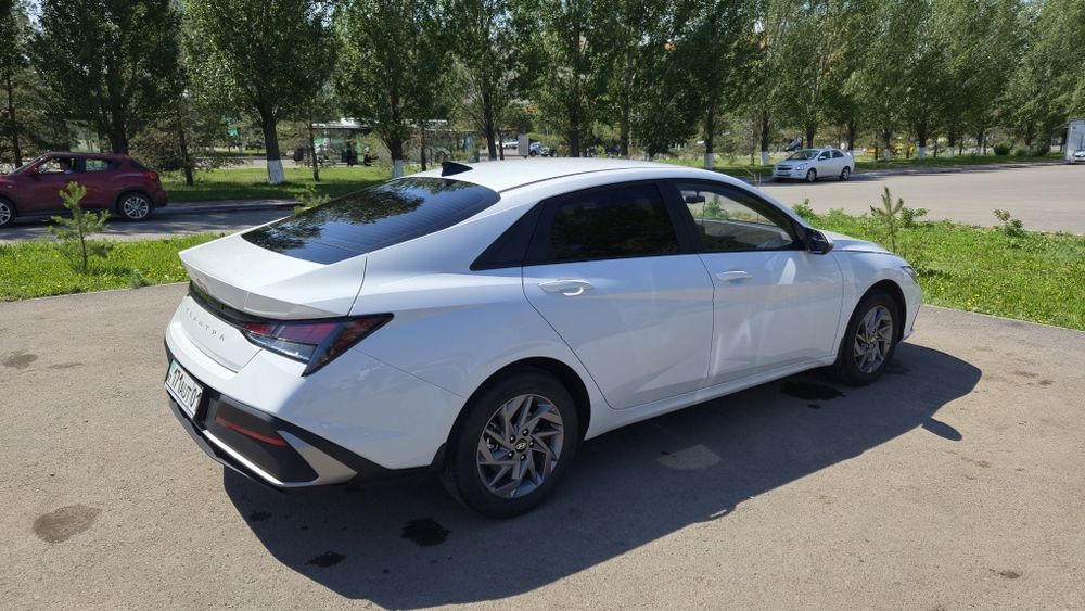Hyndai Elantra 2024 g.