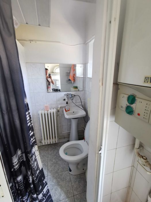 Închiriez apartament 3 camere în centrul Bârladului
