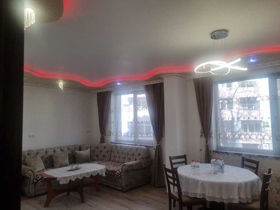 Дава се под наем Тристаен апартамент в Пловдив, Кършияка - 92 кв.м за 648.21 € - Снимка #13