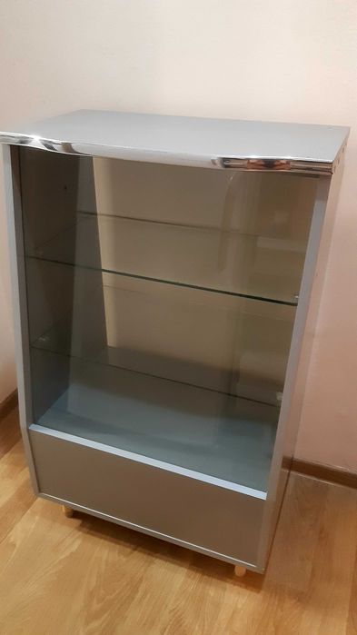 Vand 2 toneti (vitrine)