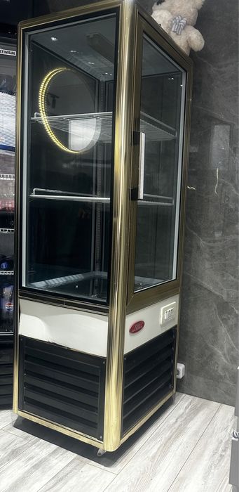 Холодильник стеклянный