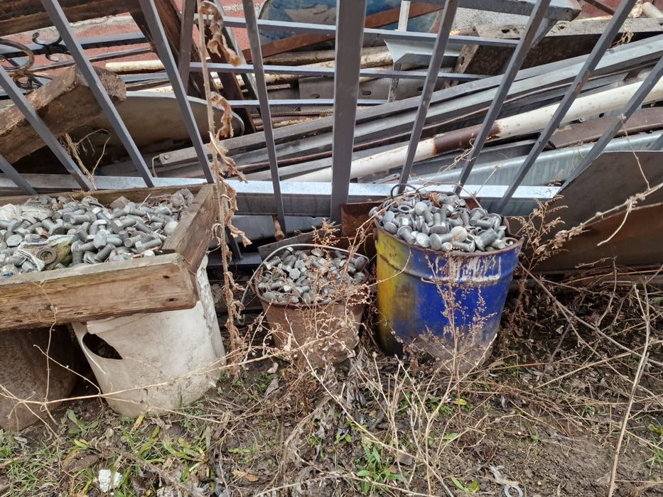 Срочно Продам болты.