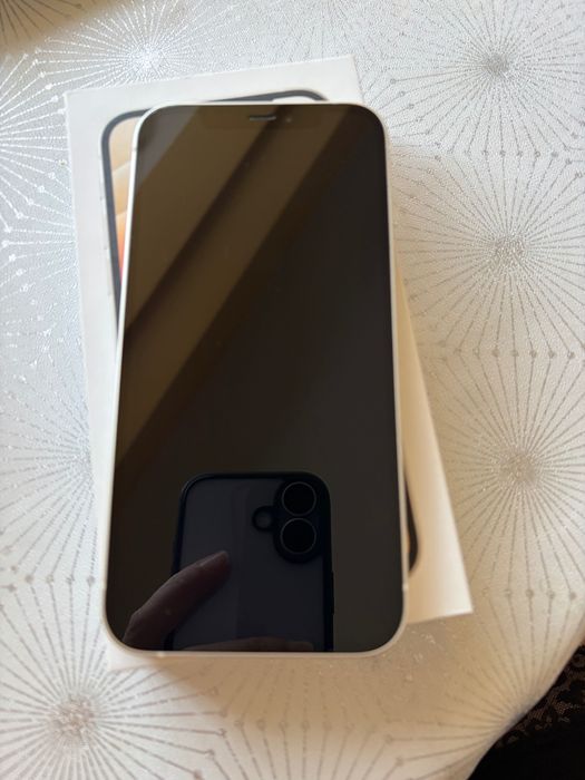 iPhone 12 - Айфон 12 бял