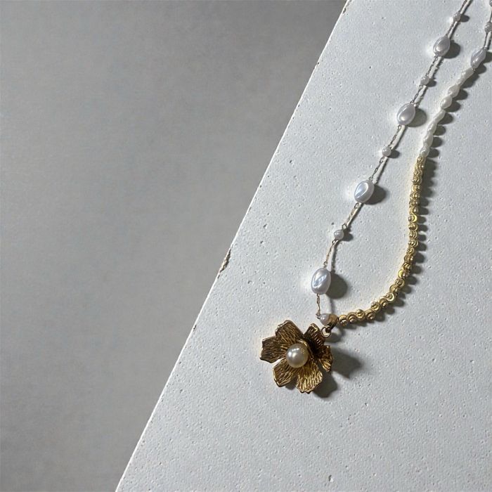 Колиета  ръчна изработка от естествени перли