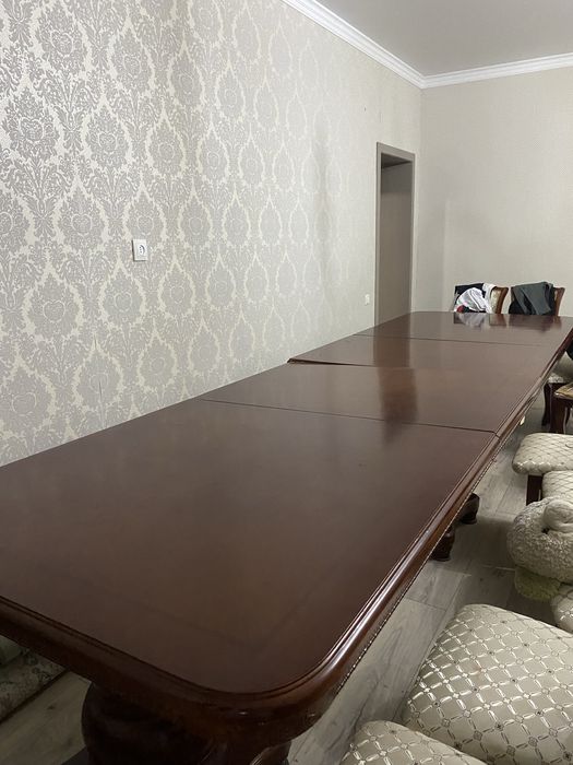 Стол для гостинной большой