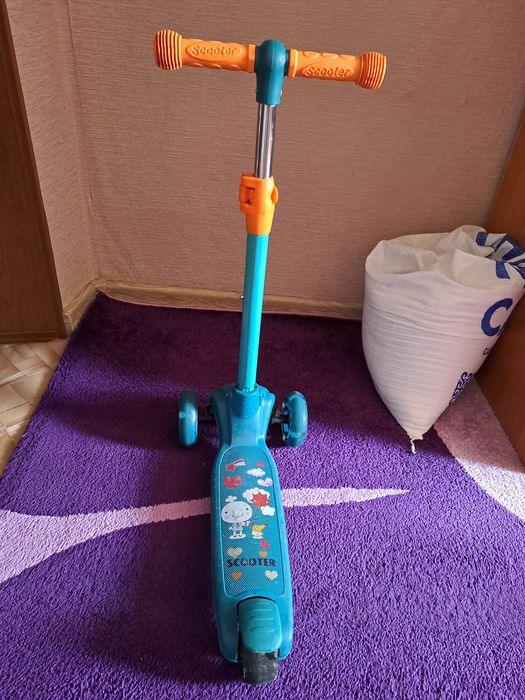 Детский самокат.