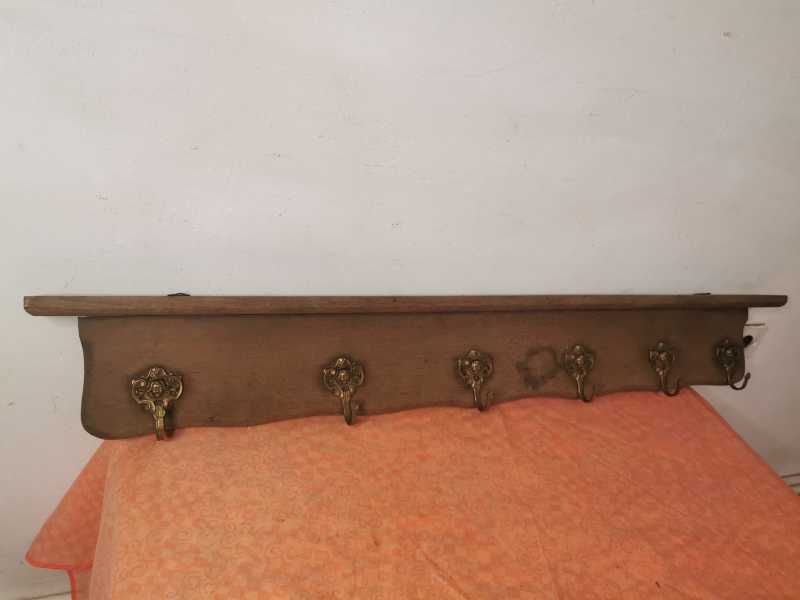 Cuier de perete din lemn