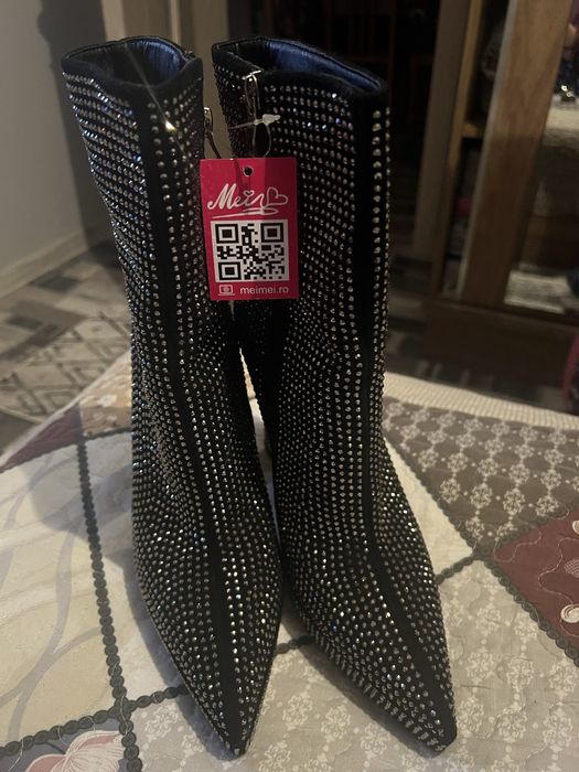 Блестящи токчета