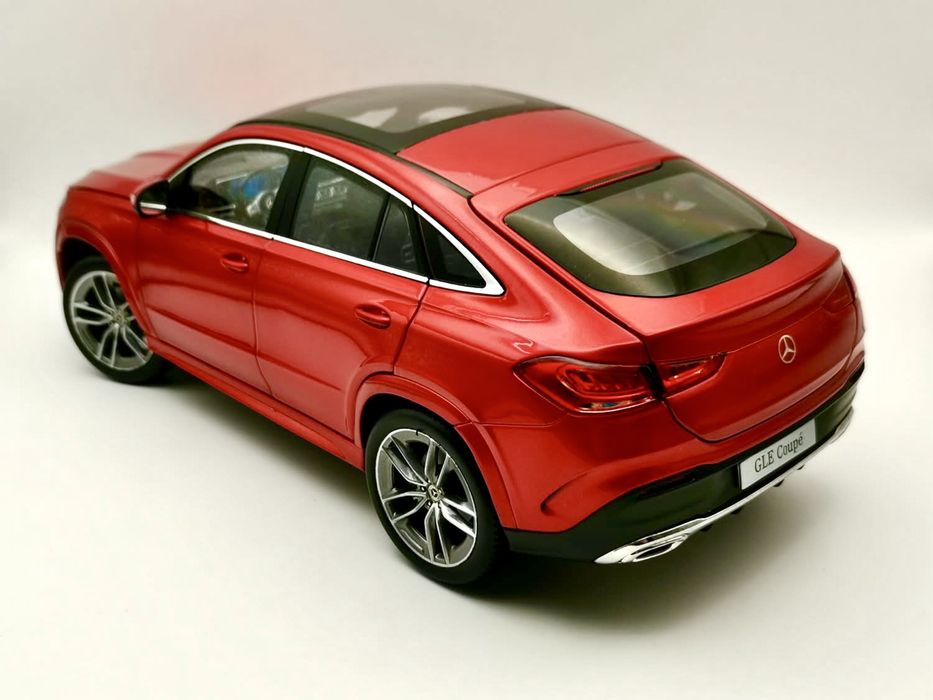 Macheta 1/18 Mercedes Benz iScale Nou!