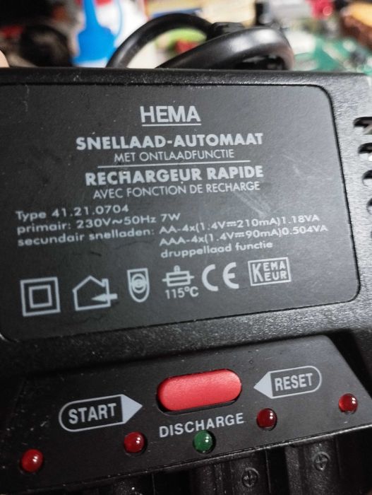 Зарядно за NiMH AA и AAA