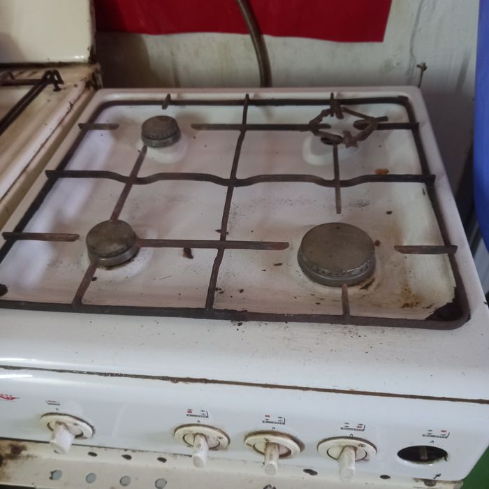 Продам газплиту четырёхкомфорку