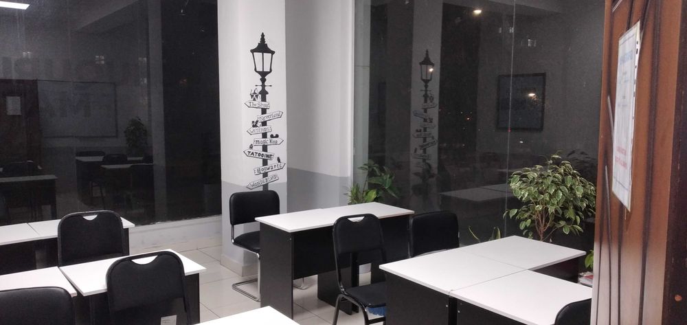 Продается столы  стулья срочно