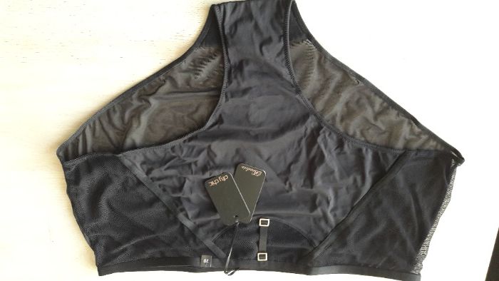 Красиви дамски дълбоки бикини от мрежеста материя