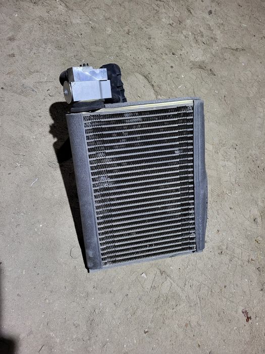Радиатор кондиционера Исузу