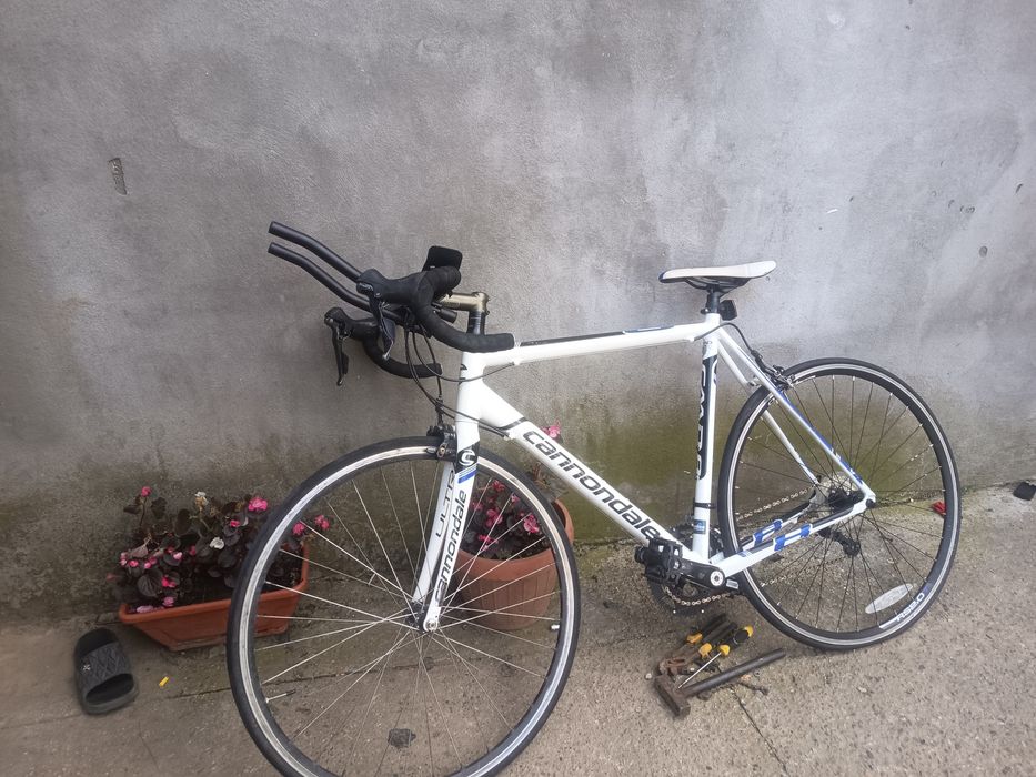 Bicicleta cursiera profesională mărime cadru 56cm se poate face și schimb