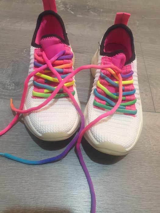 Adidasi fete steve madden