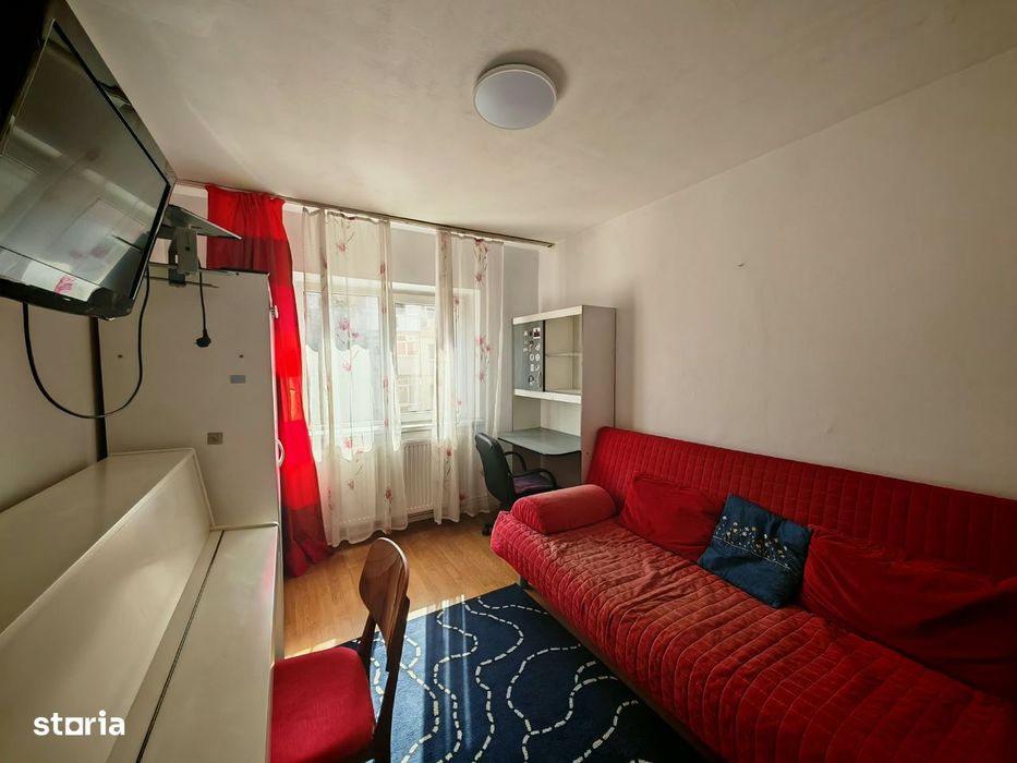 Decomandat, etaj 2/4, 3 camere, Lapus