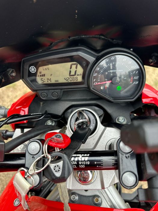 Motocicleta Yamaha XJ6N