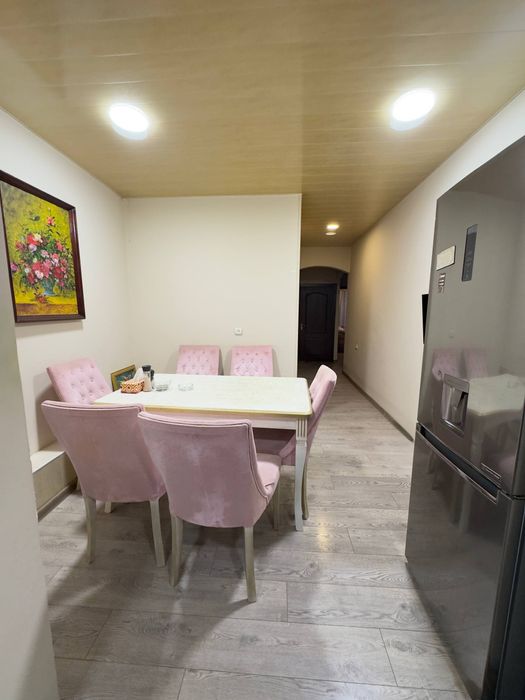 Ахмад Югнакий 
3/2/5 балкон 2#6
Все останется 
Укомплектована меб+ тех