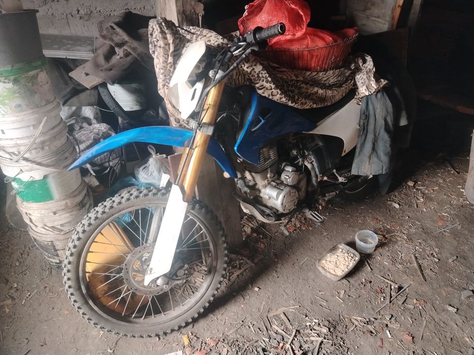 Продам мотоцикл эндуро 250 куб
