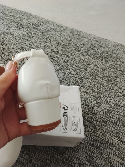 Pantofi eleganti fetite