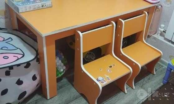 Продаю Детскую кровать и детский стол со стульями