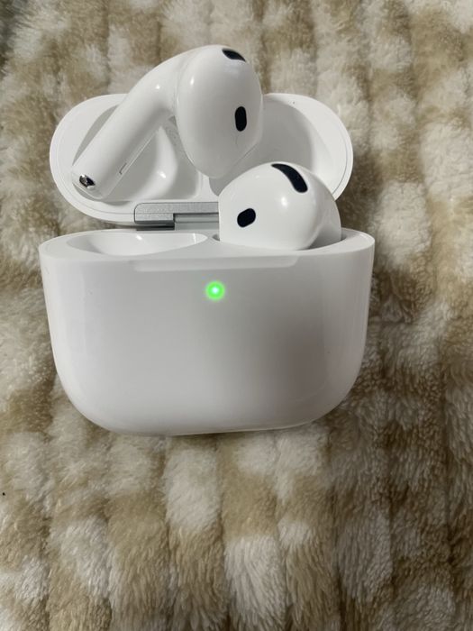 Продам AirPods 4