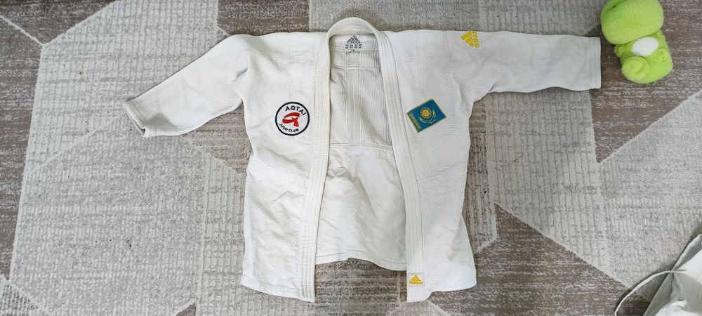 Продам кимоно для дзюдо