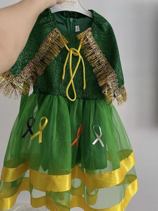 Продам новогоднее платье для девочки