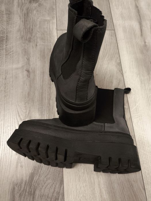 Ghete dama din piele