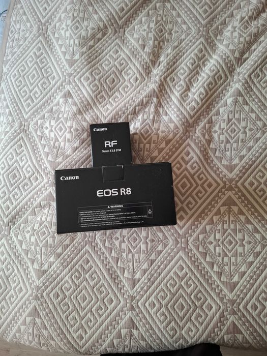 Продаю фотоаппарат Canon EOS R8,и обьектив RF 16mm